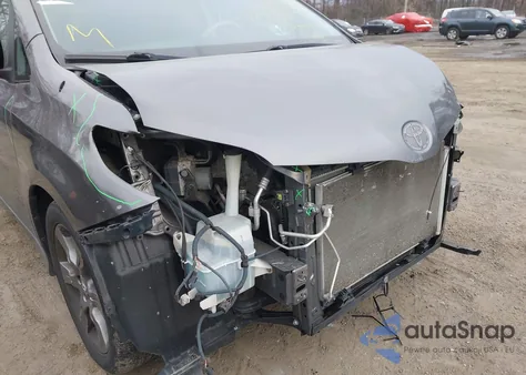 2012 Toyota Sienna Se 8 Passenger z USA, uszkodzony, nr VIN 5TDXK3DC9CS209608